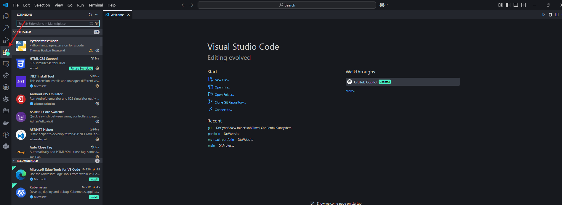 Mở VS Code và điều hướng đến tab Mở rộng.